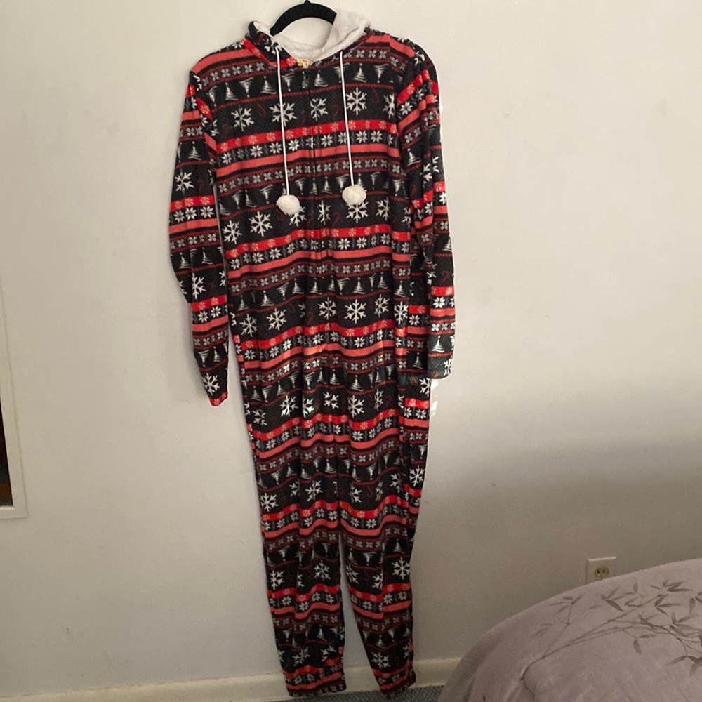 New! Adorable Xmas Onesie size L